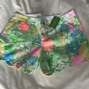 Lilly Pulitzer Buttercup Shorts 6 Women Hibiscus Stroll Scallop